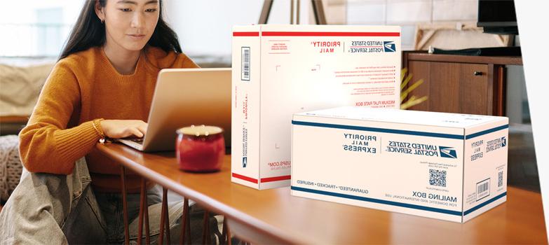 Woman on a laptop preparing to send a 国际特快专递® box and a 国际优先邮件® box.